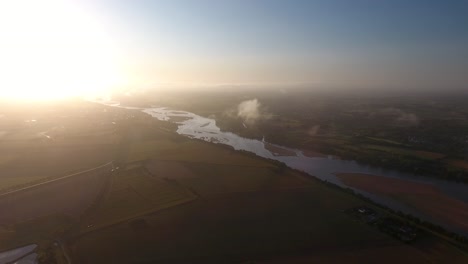 Längster-Fluss-Frankreichs-(die-Loire)-Bei-Sonnenuntergang.-Ansicht-Durch-Drohne-In-Großer-Höhe.